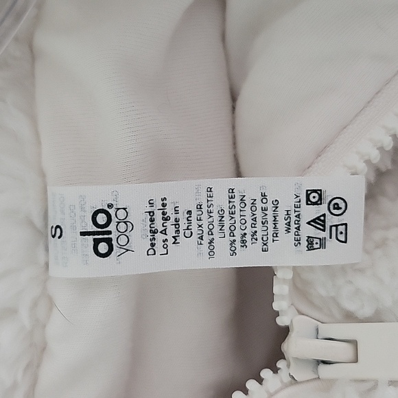 ALO Yoga Foxy Sherpa Jacket in Cream - Picture 3 of 5